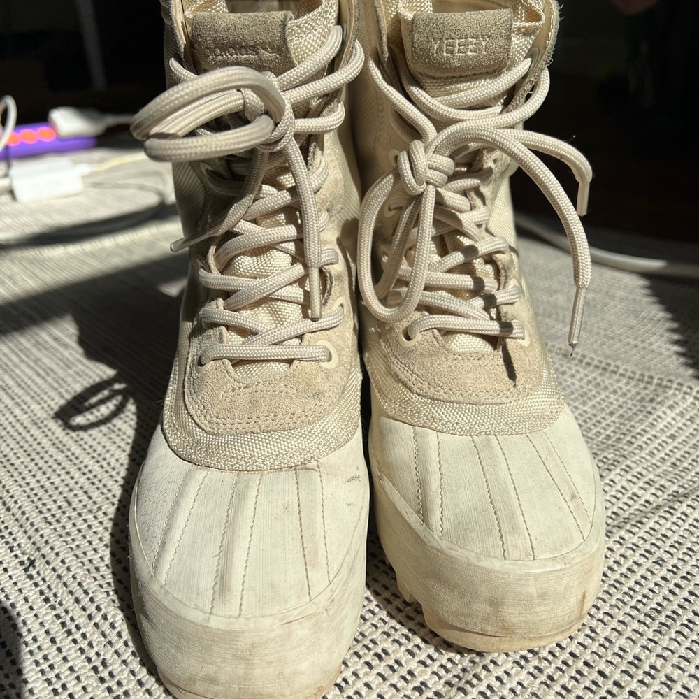 Yeezy 950 Boots - Picture 2 of 6